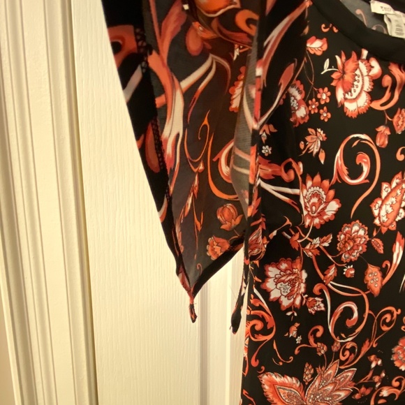 White House Black Market Floral Top - Picture 3 of 3